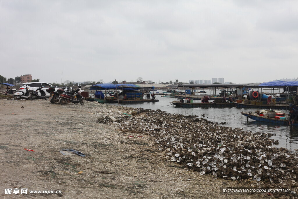 海边渔村码头场景