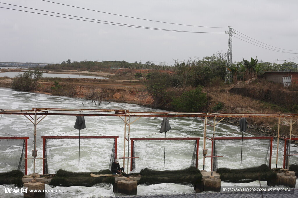 水闸设施 周边自然景象