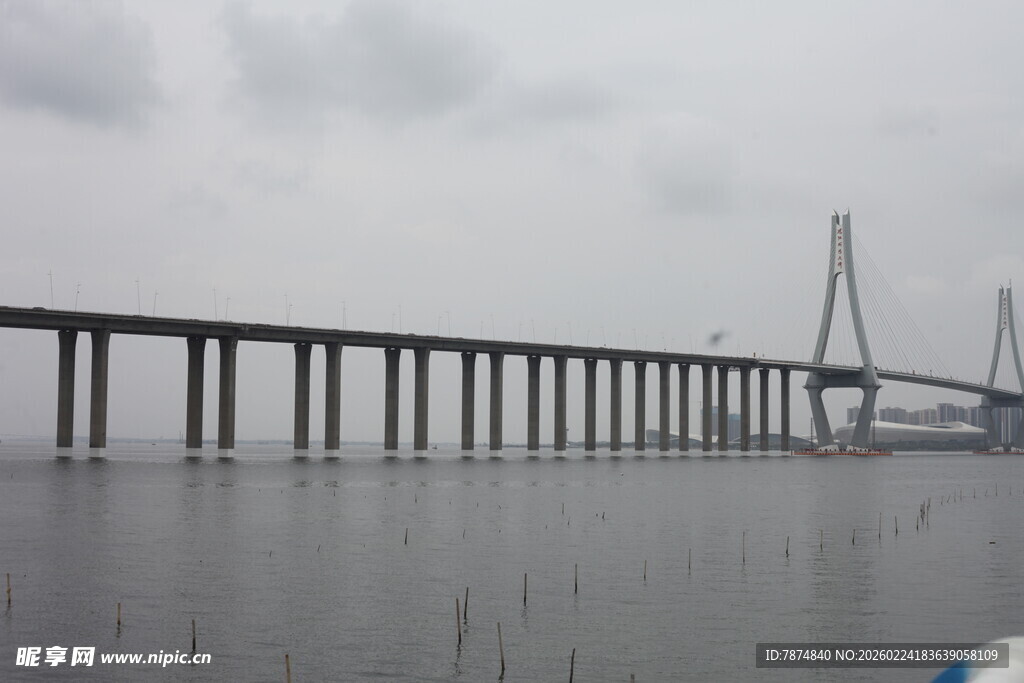 海上大桥壮观景象