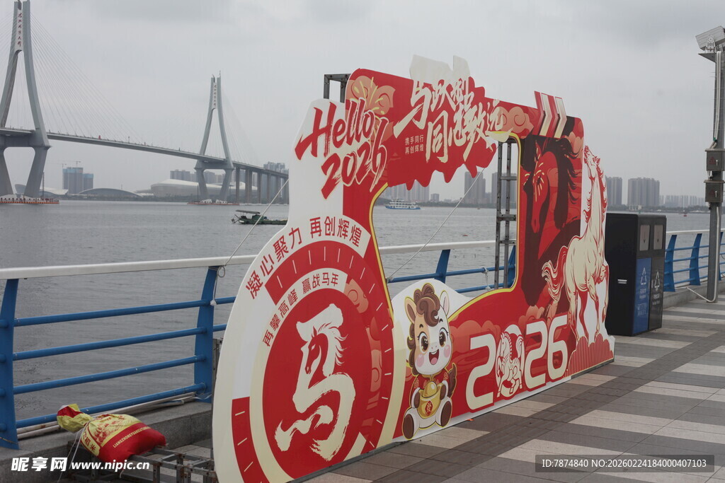 江边大型艺术装置打卡点