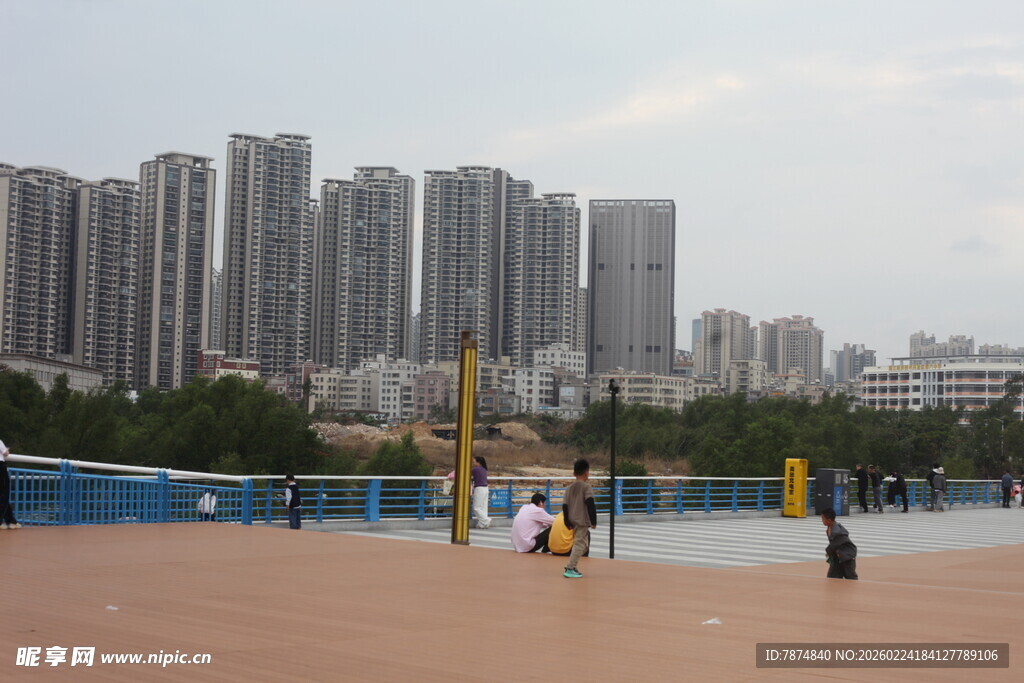 城市边的户外休闲运动场地
