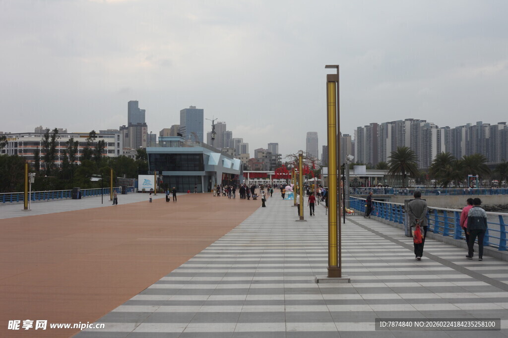 城市广场休闲场景