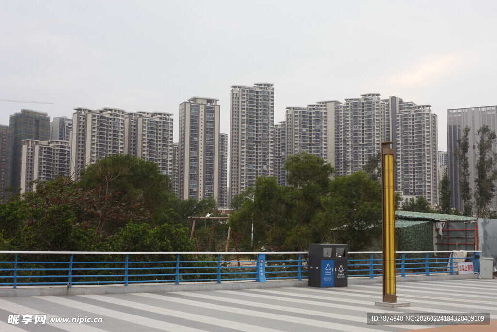 城市高楼与户外景观