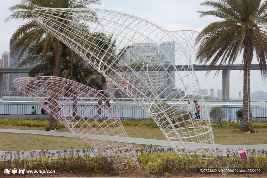 户外网状鲸鱼艺术雕塑
