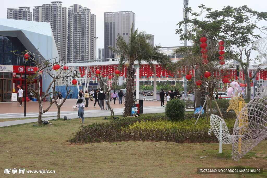 城市广场热闹景象