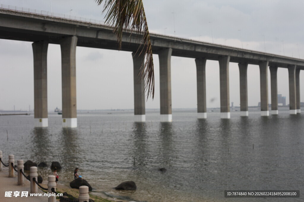 海上长桥横跨碧波