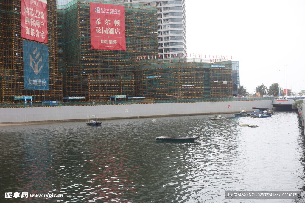 城市河畔建筑景观