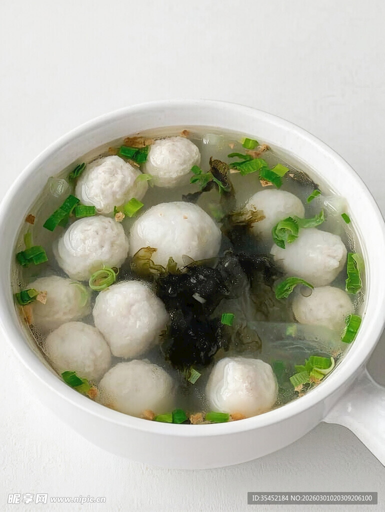 紫菜汤煮鱼丸
