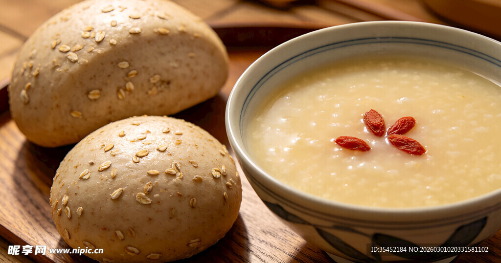 馒头配小米粥