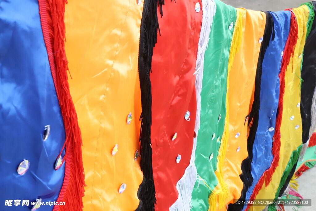 多彩皮料挂饰展示