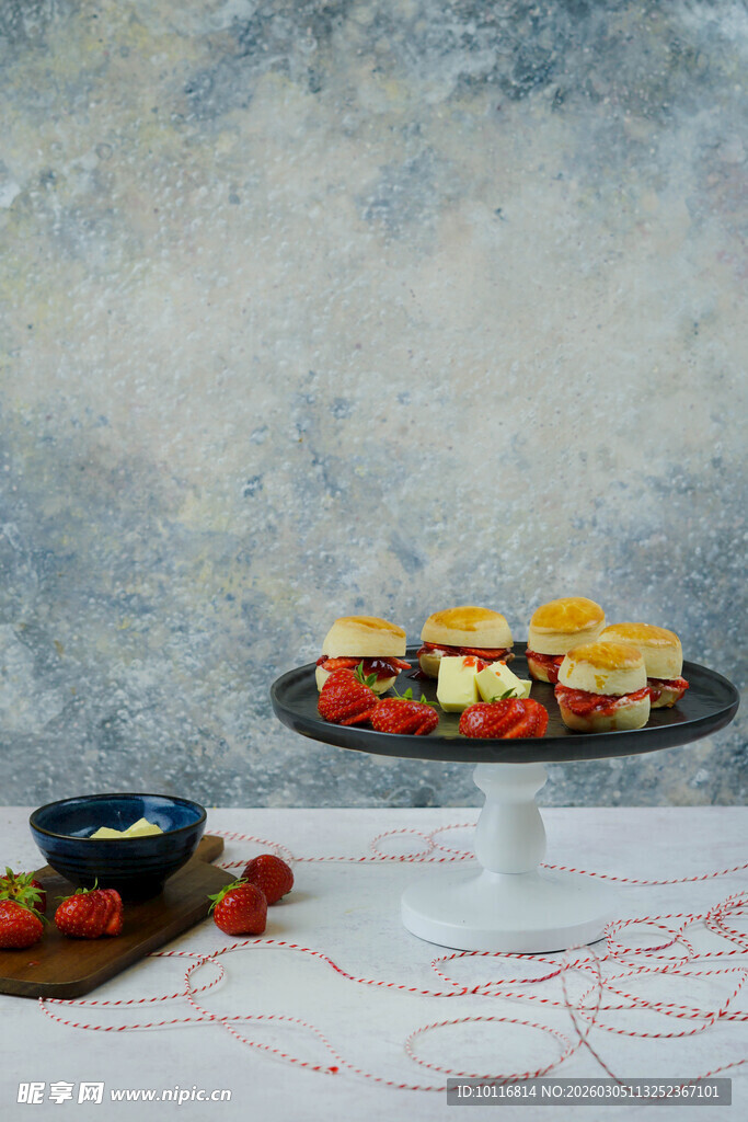 水果芝士菠萝包