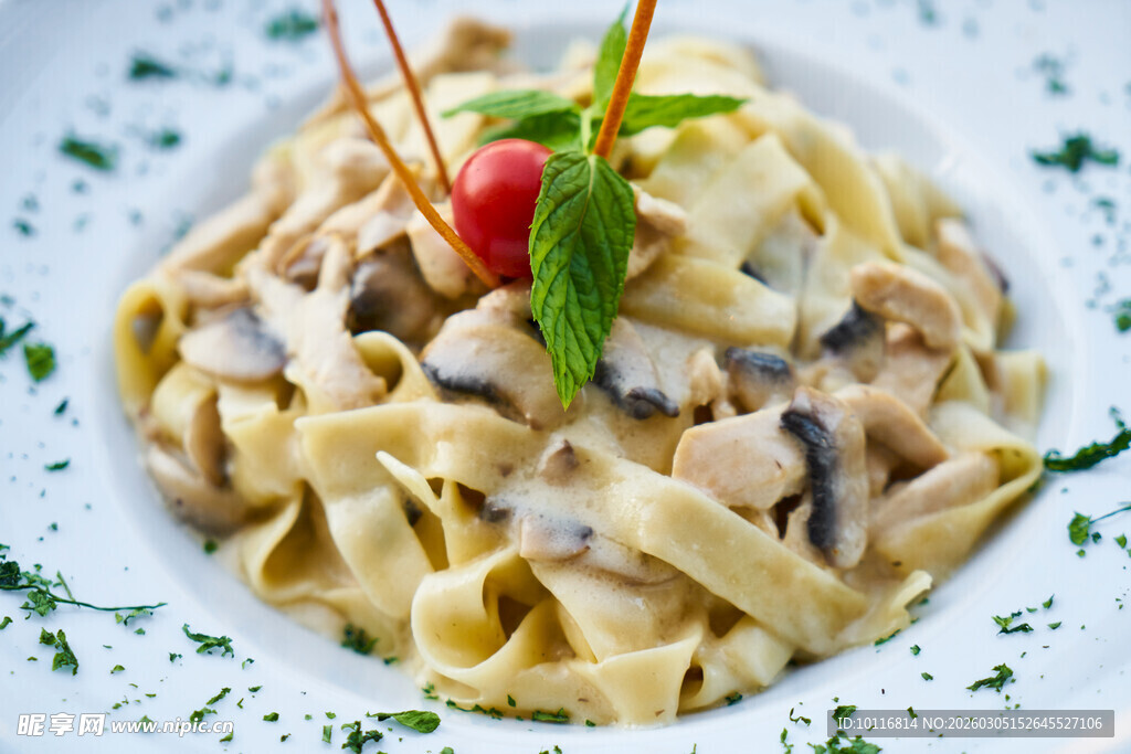 味蘑菇意面
