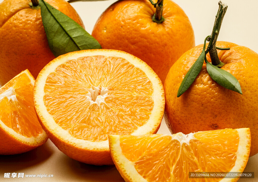 新鲜多汁的橙子