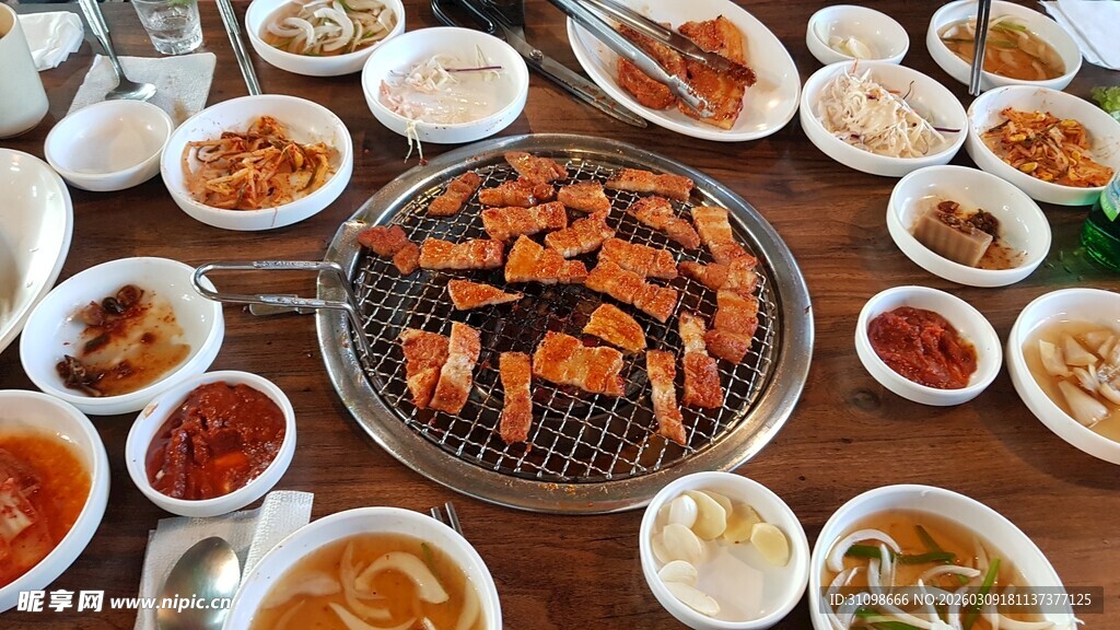 丰盛韩式烤肉美食盛宴
