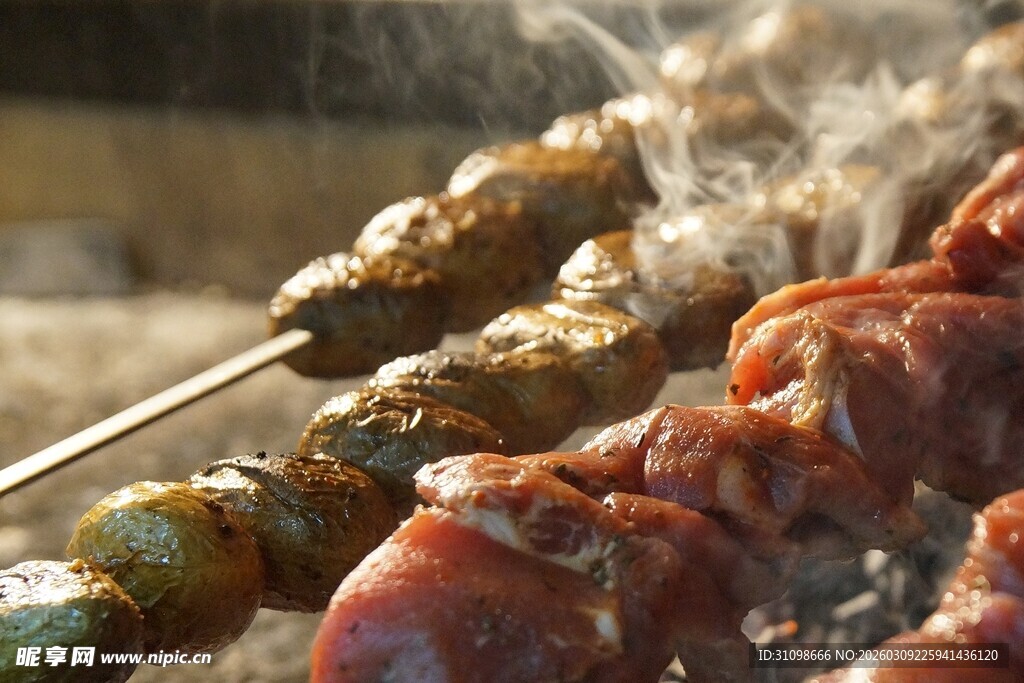 美味烧烤串串烟火气十足