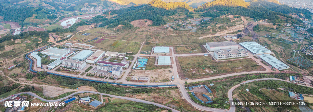 镇沅县工业园区俯瞰城郊建筑景观