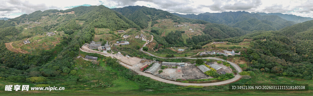 景东县黄草岭山间环形建筑群俯瞰