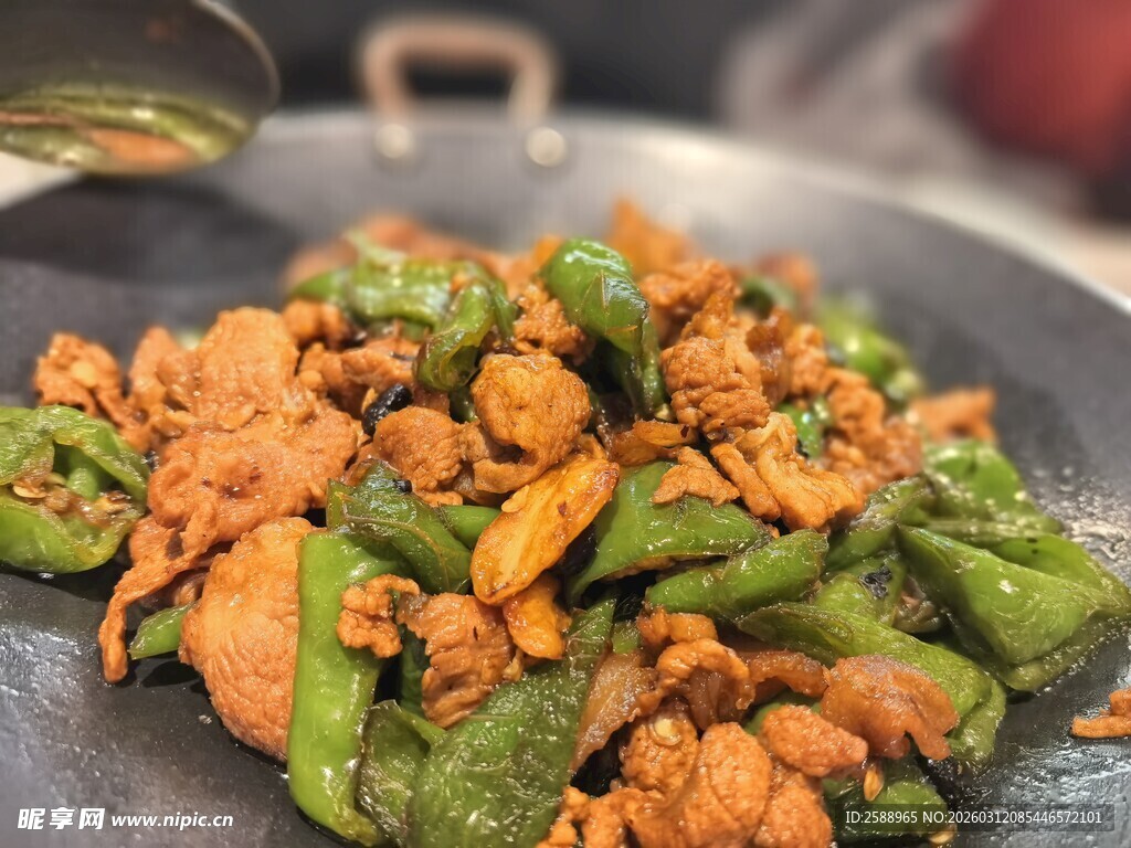 青椒炒肉美味菜肴