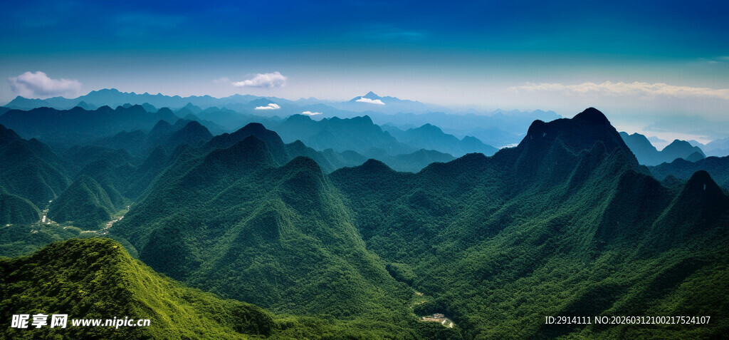 青山连绵的壮美自然景观