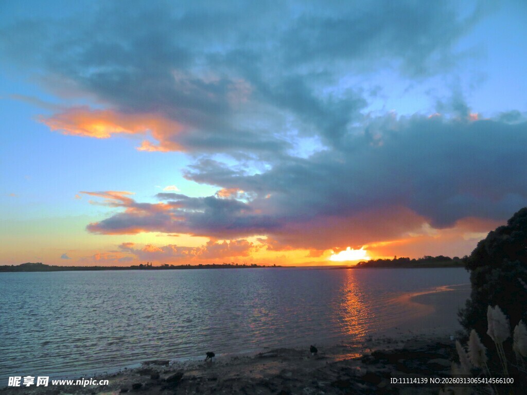 海边绚丽日落美景