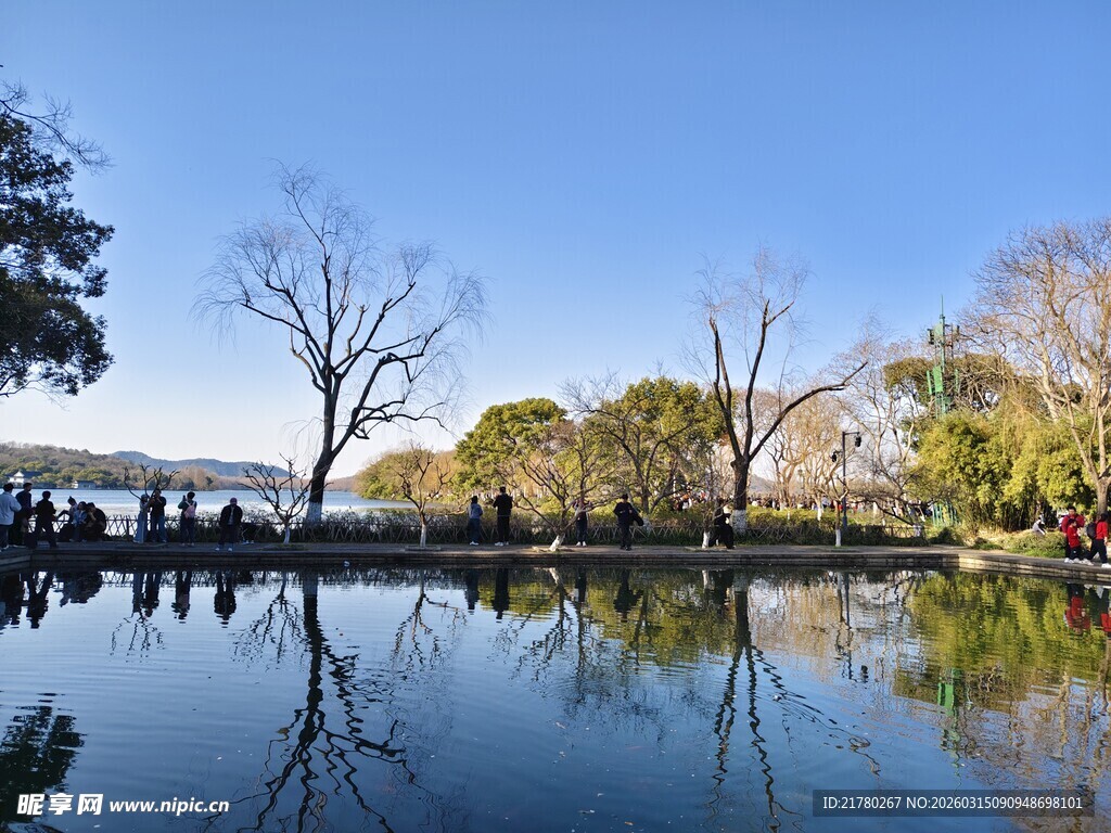 湖畔冬日风景