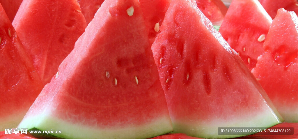 新鲜多汁的切块西瓜