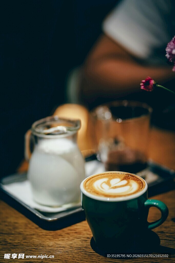 温馨咖啡时光奶咖相伴