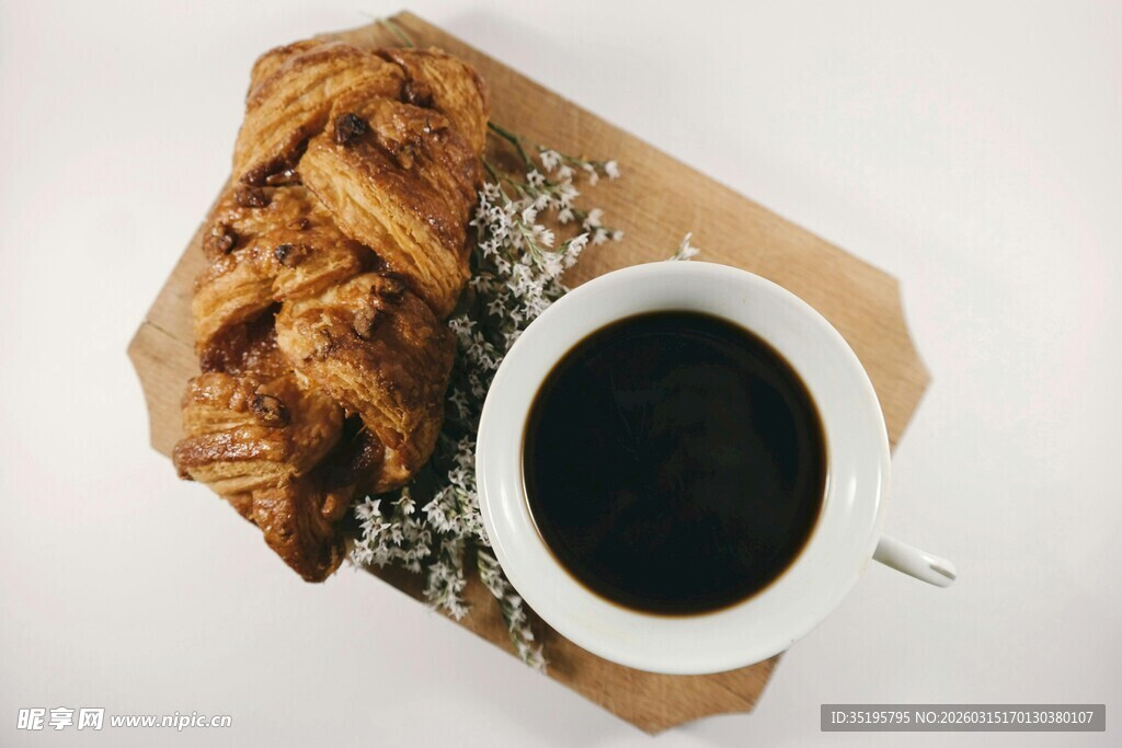 咖啡配面包开启惬意时光