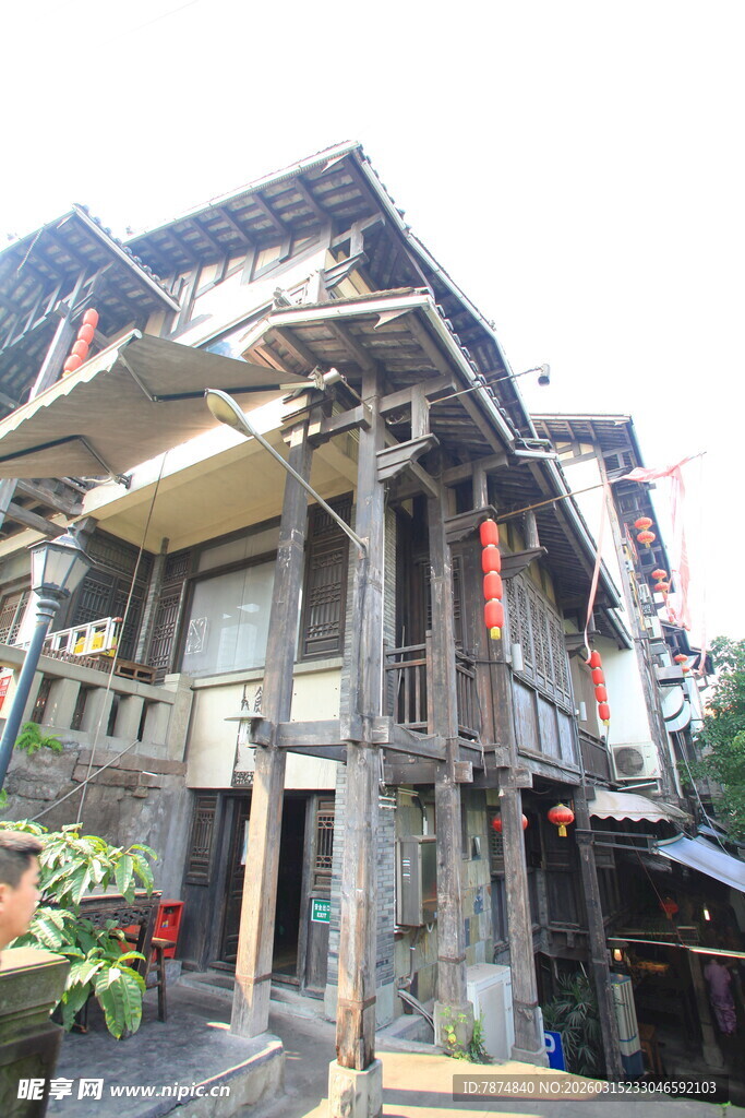 古朴特色吊脚楼建筑