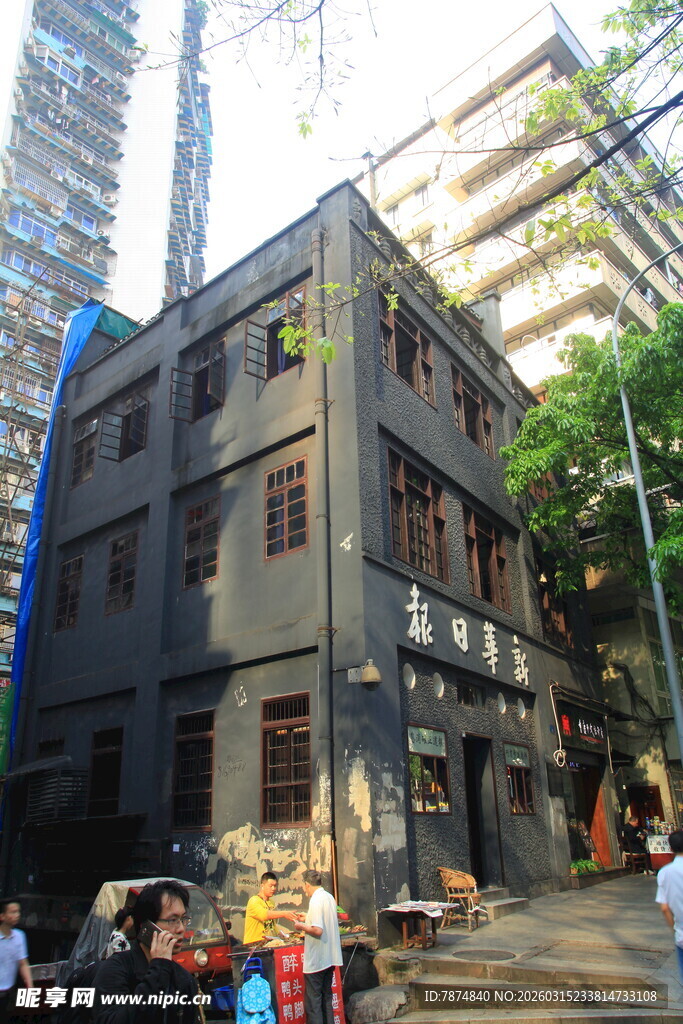 老城区中的古朴居民楼