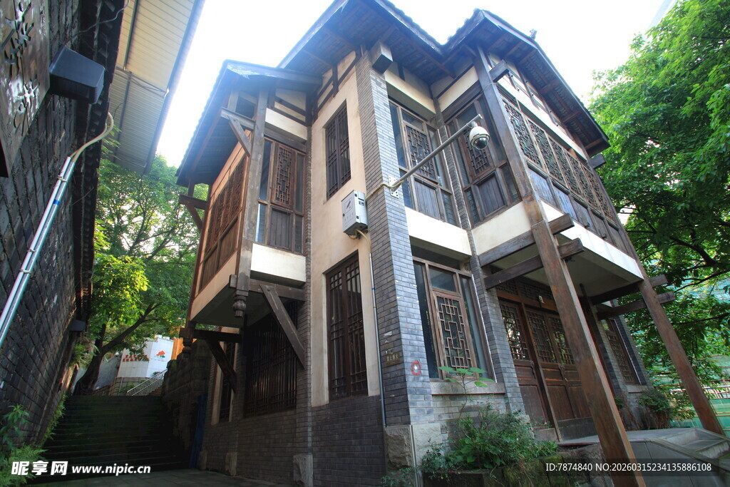 中式风格木质两层住宅