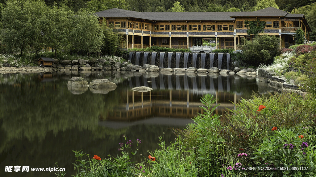 湖畔中式建筑美景
