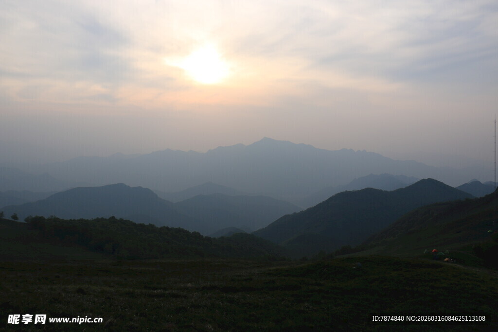 山间日出美景