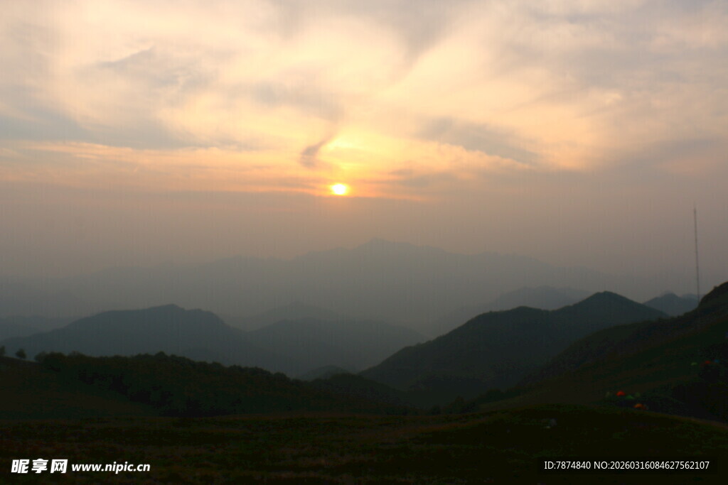 山间日落美景