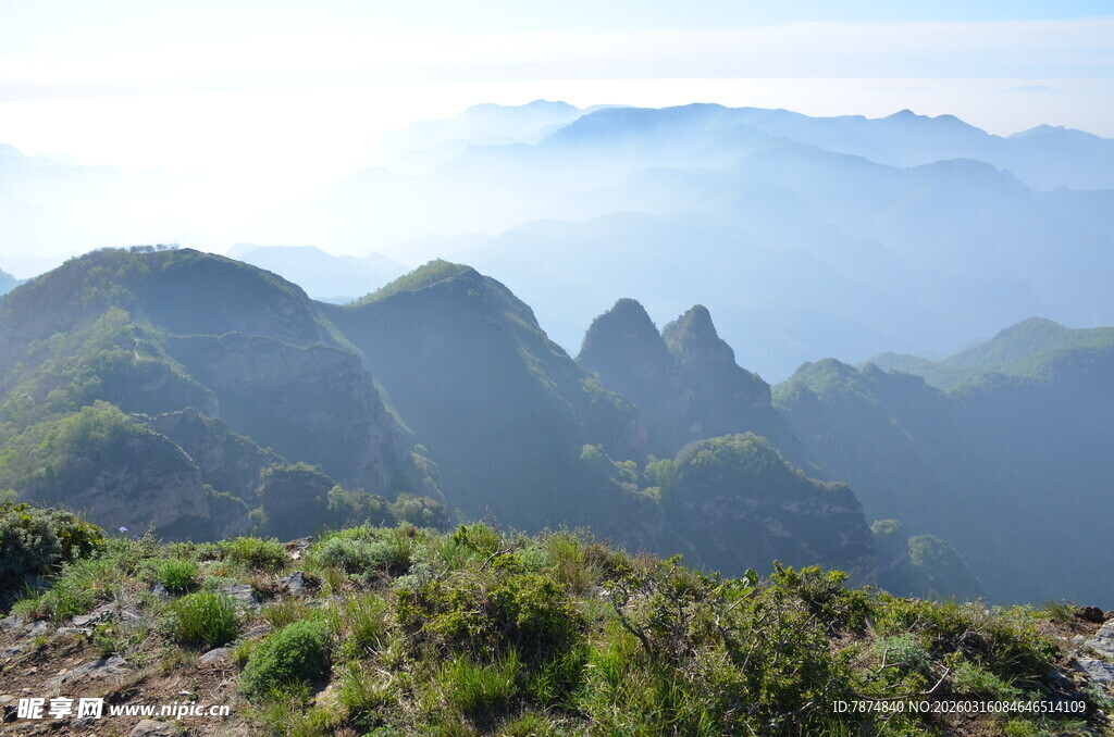 山峦叠翠的壮美风景