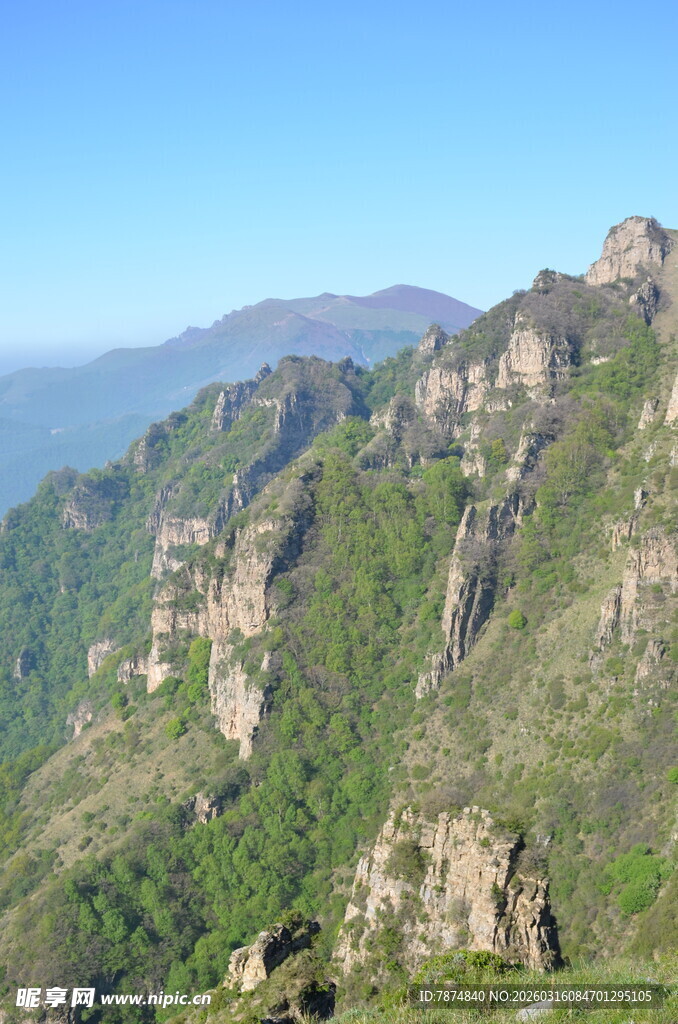 壮丽山峦景色