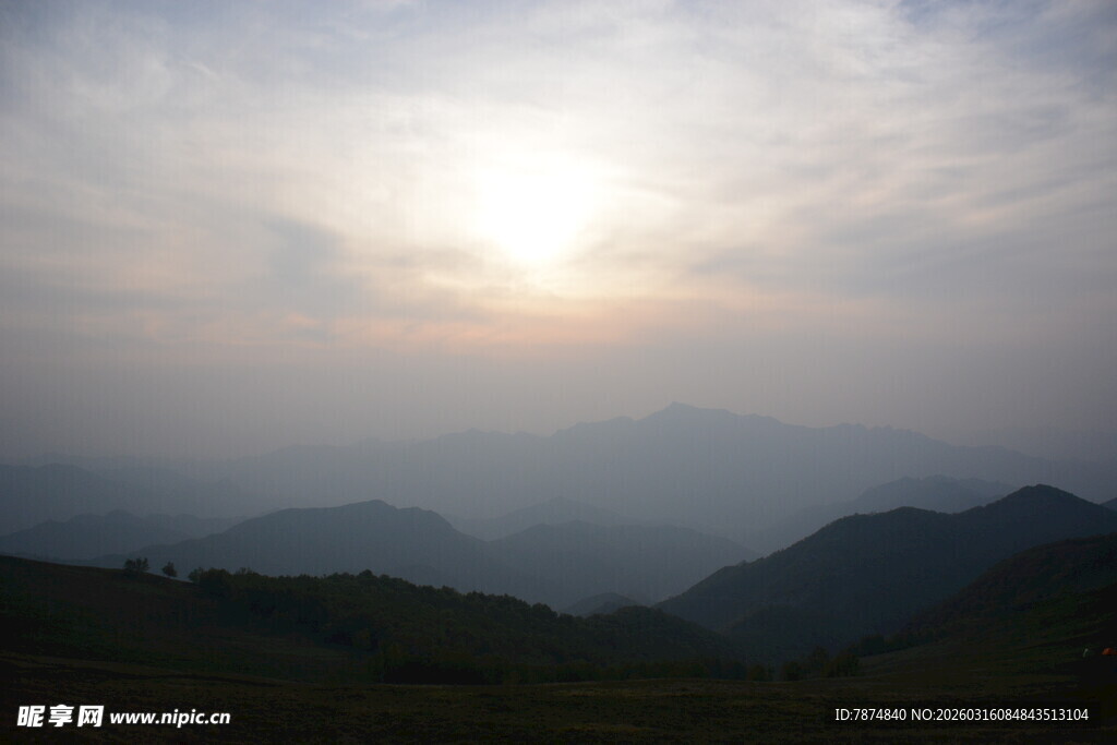 山间日落景色