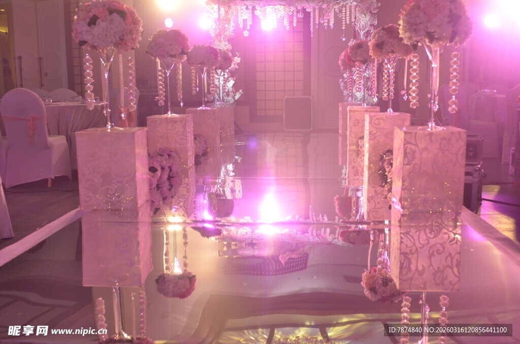 梦幻粉色系婚礼现场布置