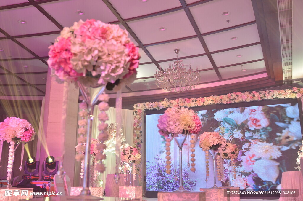 浪漫粉色系婚礼花艺布置