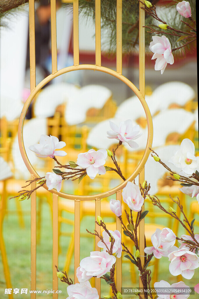 春日繁花间的精致装饰