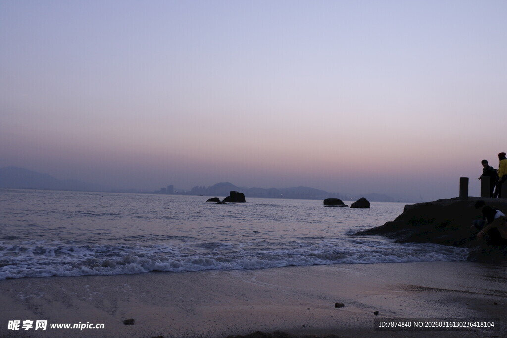 黄昏海边景色