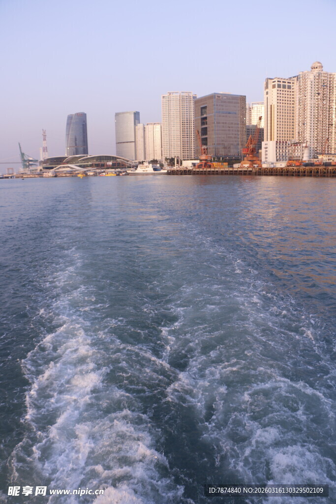 乘船赏城市滨水风光