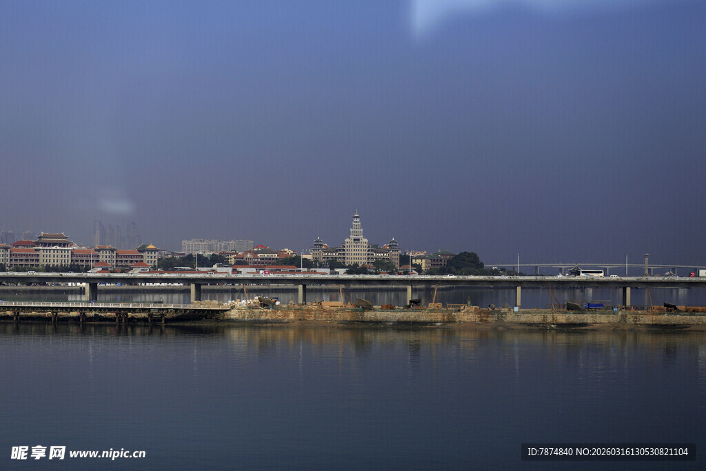 海滨城市美丽天际线