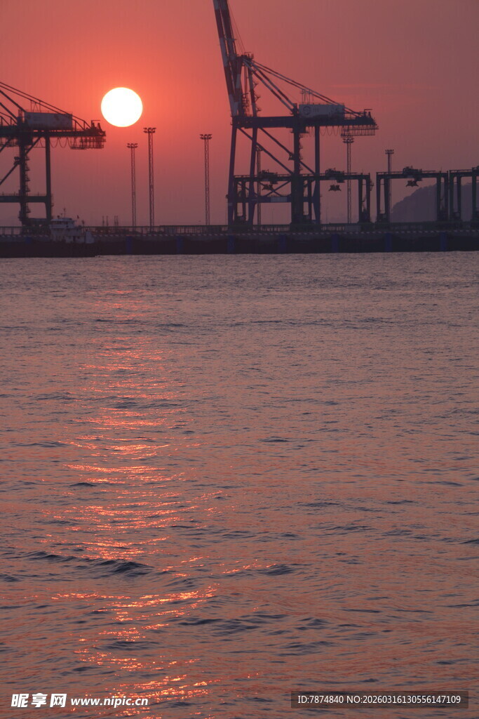 港口日落景象