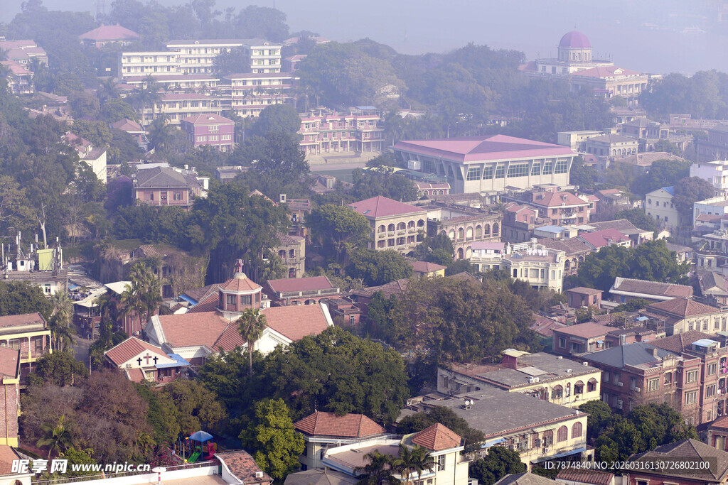 俯瞰多彩城市建筑群
