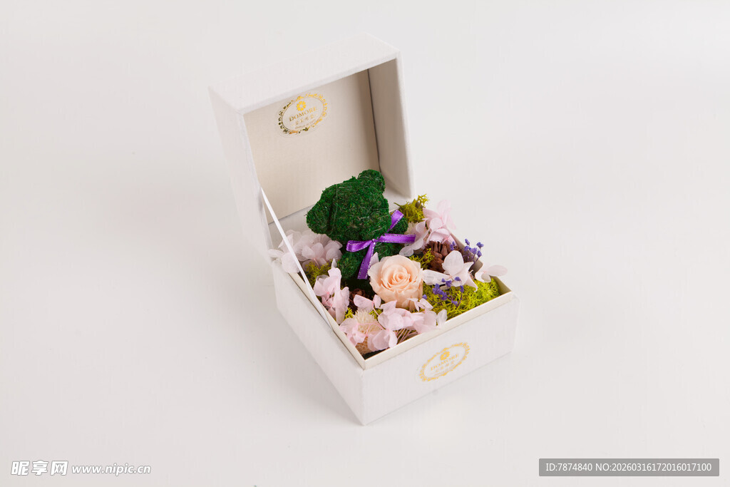 工艺品精致礼盒装多彩花卉摆件