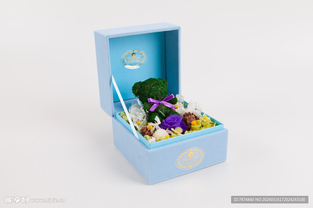 工艺品蓝色礼盒装多彩鲜花