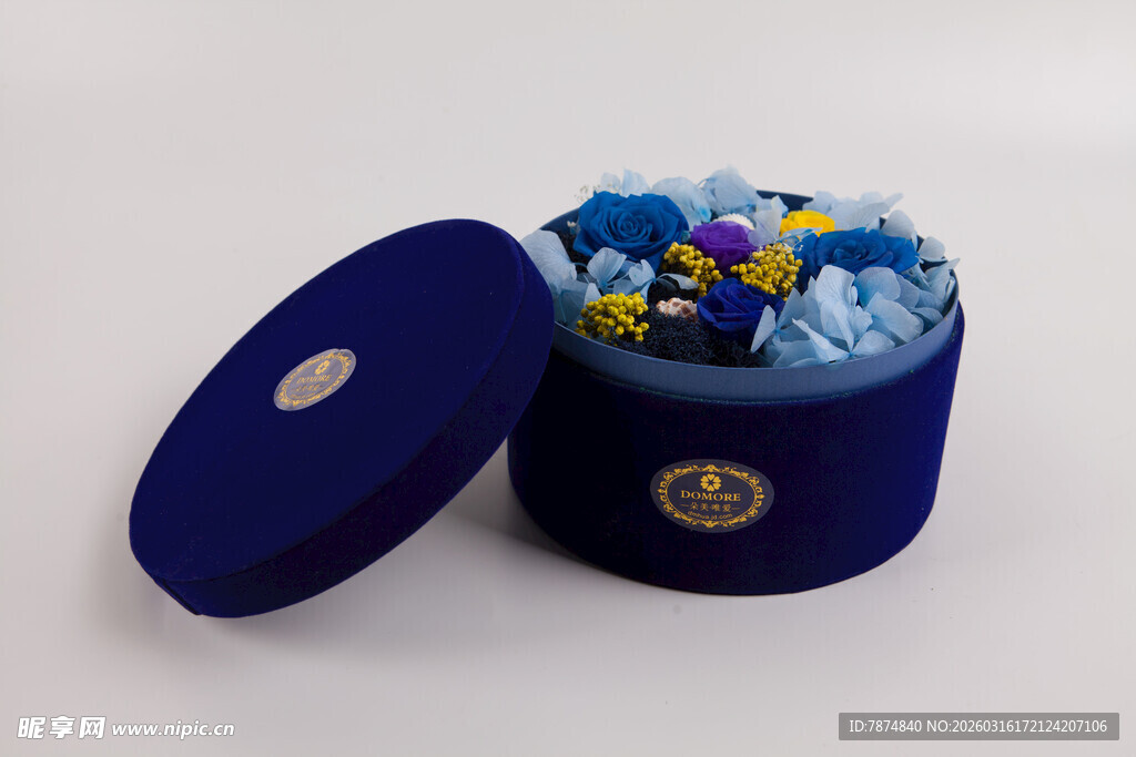 工艺品蓝色礼盒装多彩物品