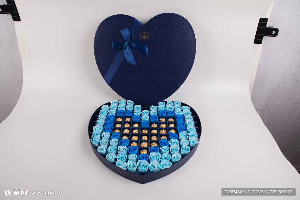 工艺品心形礼盒装多彩巧克力豆