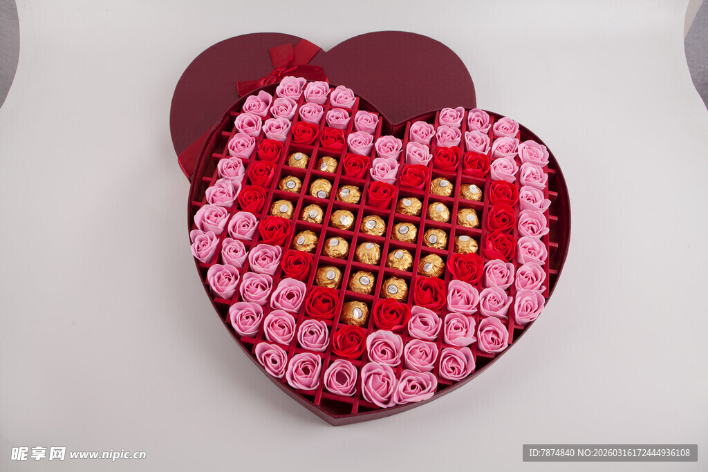 工艺品心形礼盒装满缤纷糖果